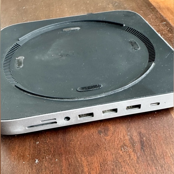 Satechi USB C Hub - Type-C Aluminum Stand & Hub for M1/M2 Apple MacMini - Picture 3 of 9